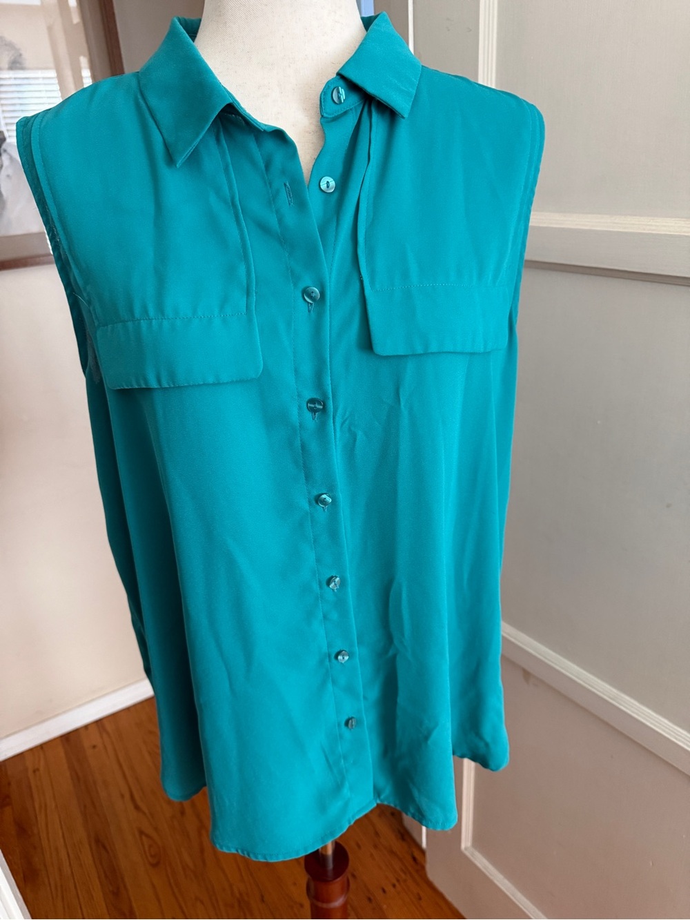 Worthington Sleeveless Button-Front Blouse in Teal Blue